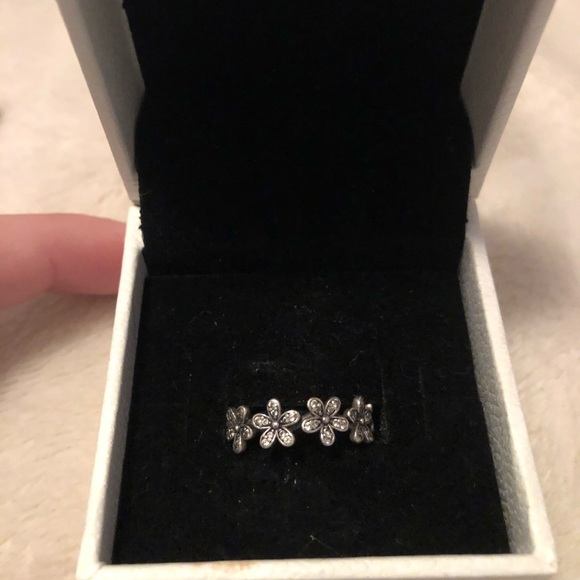 Pandora flower ring size 6 - Picture 2 of 2